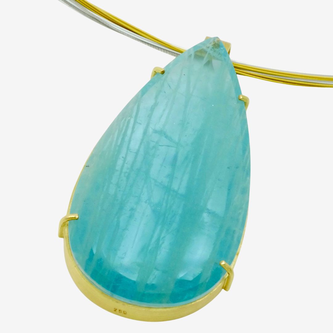 Großer Aquamarin Anhänger aus 750er Gold