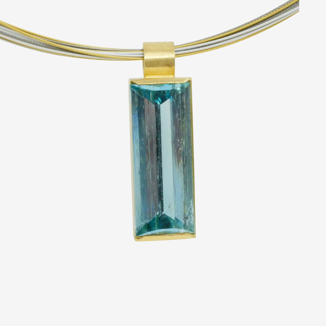 Aquamarin Anhänger 750er Gold mit Halsreifen