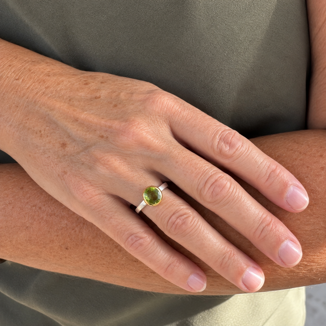 Ring Peridot Schmal Bicolor