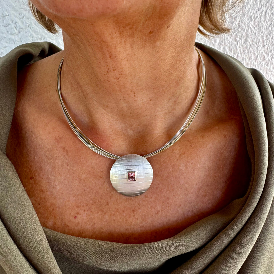Anhänger Silber mit pink Topas komplett mit Halsreifen