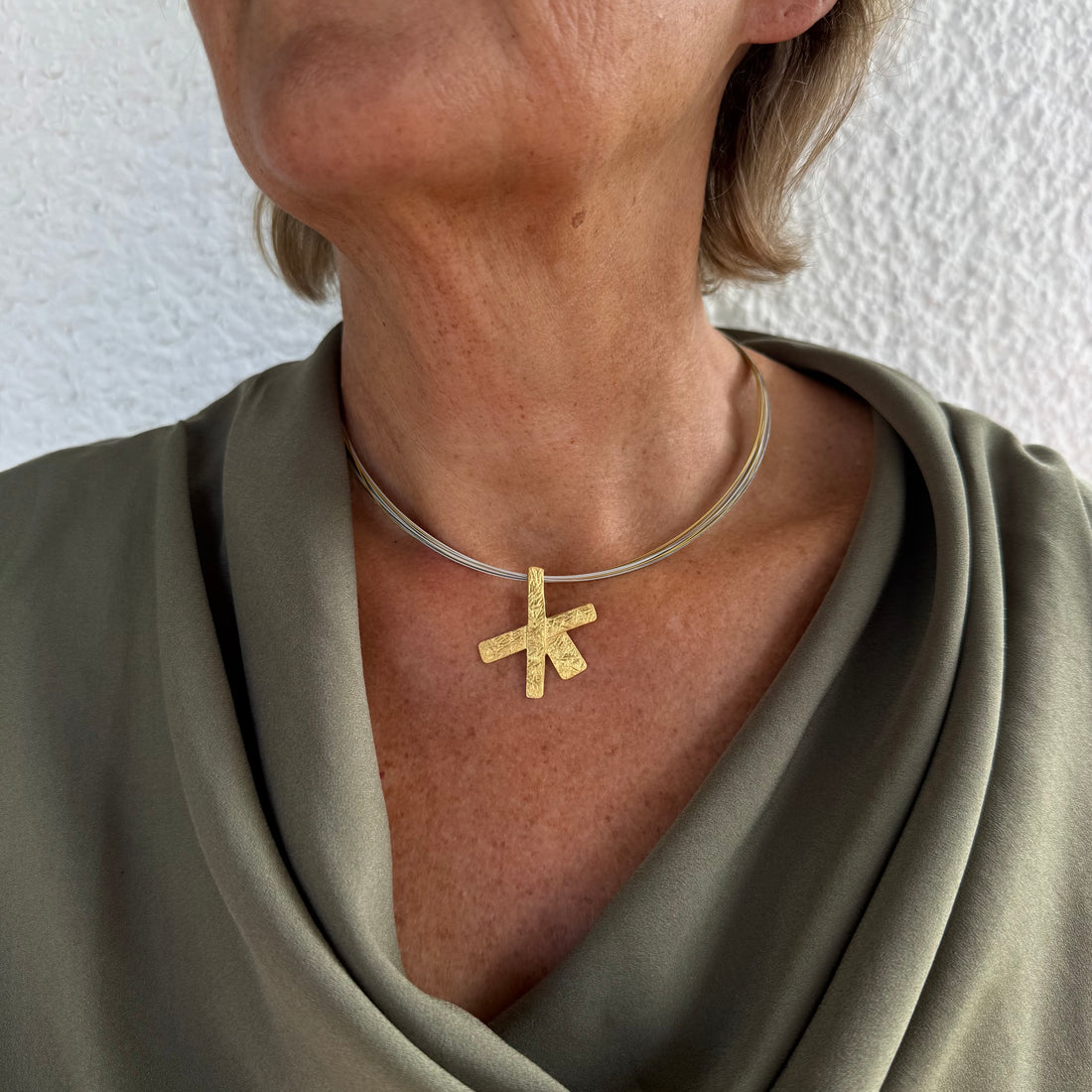 Kette mit Anhänger Wegkreuz Gold