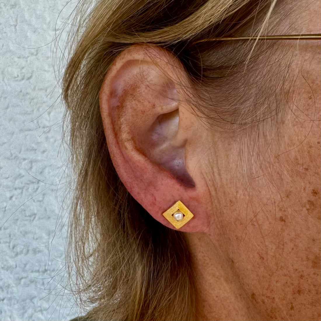 Ohrstecker Perle Eckig Gold