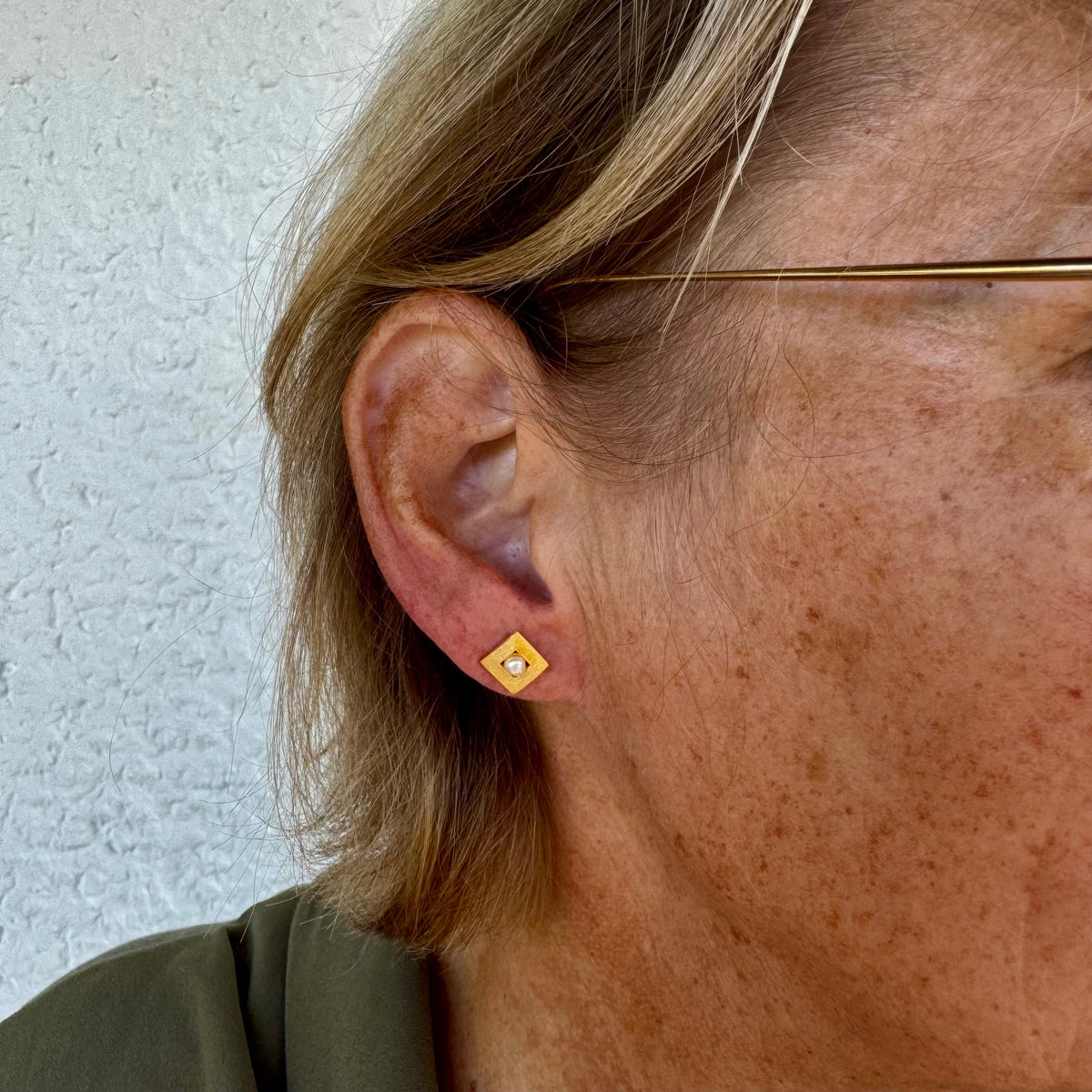 Ohrstecker Perle Eckig Gold