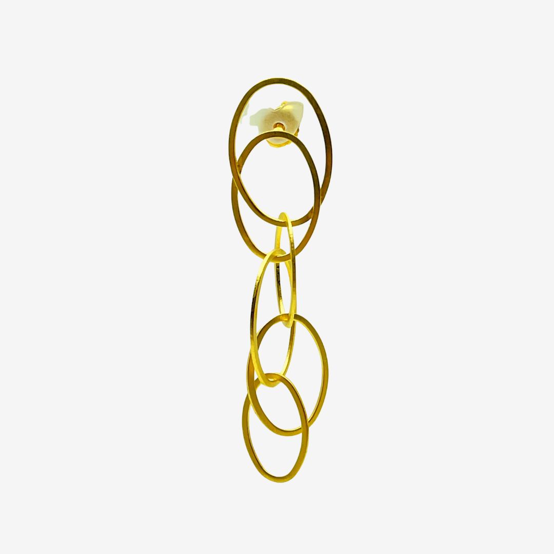 Lange goldene Ohrringe