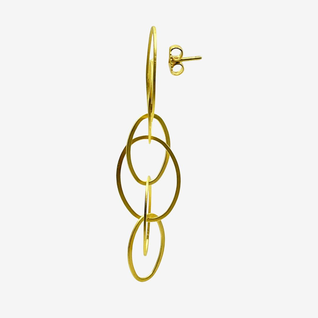 Lange goldene Ohrringe