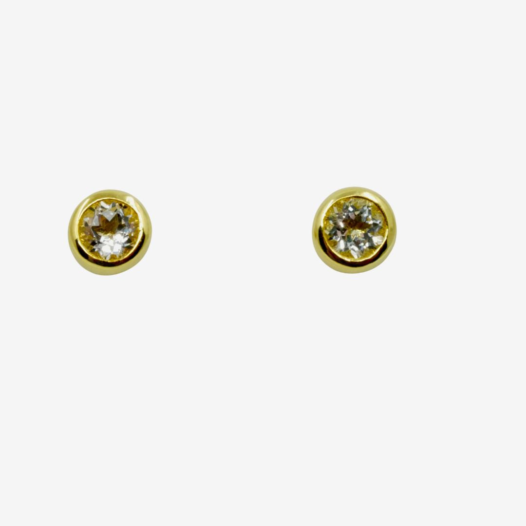 Kleiner goldener Ohrstecker